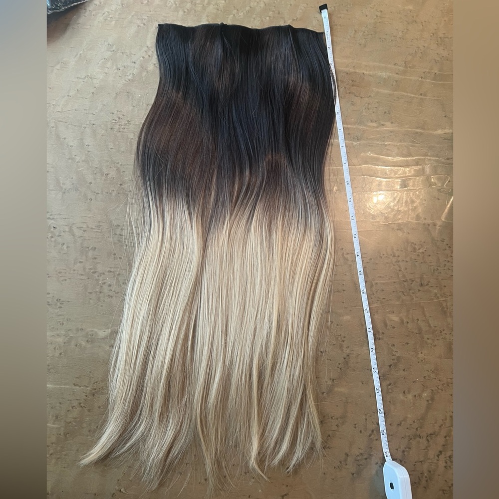 Ombré Dark brown and blonde hair